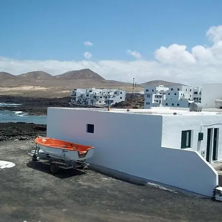 Апартаменты Sleeps 4 Wifi *
