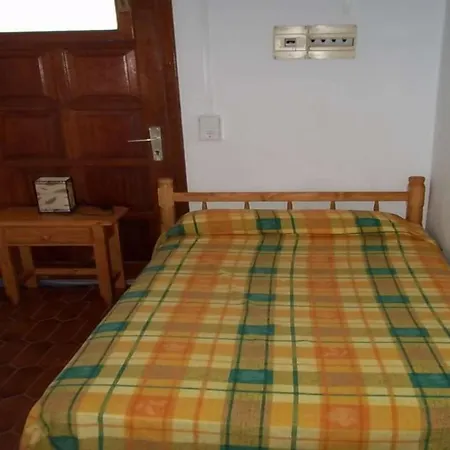 Апартаменты Sleeps 4 Wifi Ла-Коста